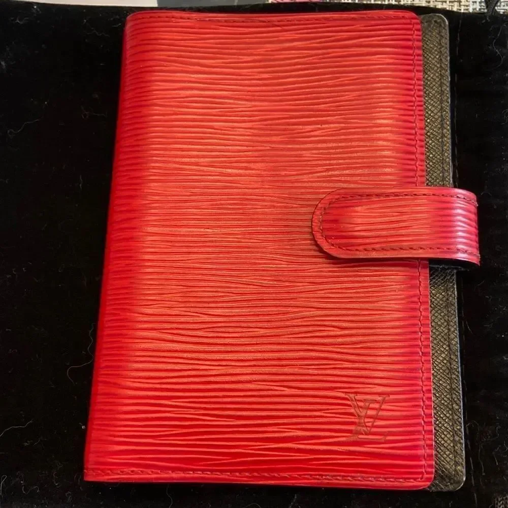 Louis Vuitton Mini Epi leather red agenda ring holder impeccable condition